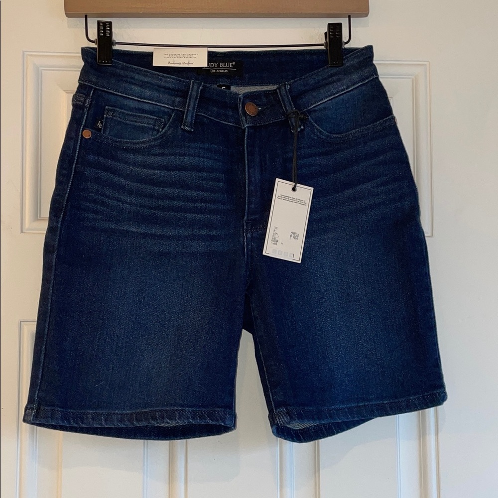 NWT Judy Blue V front Dark Wash Bermuda Jean Shorts Sz S